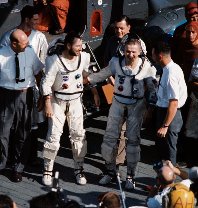 ChasingMoonBk's tweet image. December 18, 1965: After two weeks in orbit, Frank Borman and Jim Lovell return to Earth as Gemini 7 splashes down and is recovered by the USS Wasp. Both are in good spirits and found to be in good health as well.