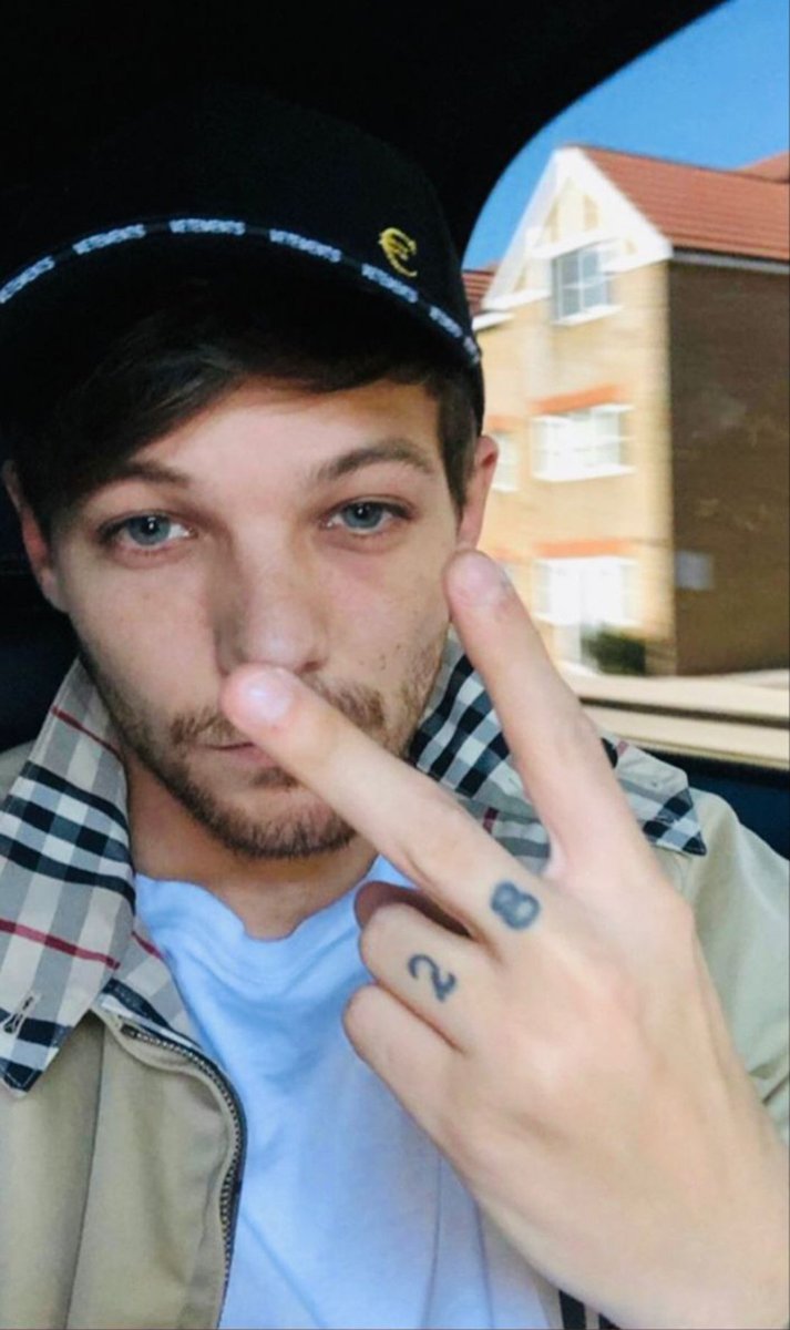 prtomlinsonbr's tweet photo. Iniciamos o #7daysoflouis com a tag 'SELFIE FOR LOUIS', use a sua criatividade e reecrie uma selfie do Louis, ou apenas poste suas selfies favoritas dele. 

Mais informações no fixado! https://t.co/loNEBjSMVW