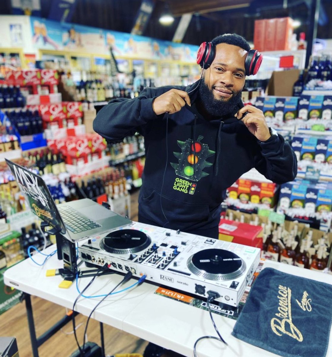 bransoncognac's tweet photo. @DJMARKDASPOT  Branson Cognac 🥃🥇🔥

#bransoncognac https://t.co/YHzJzHKHrV