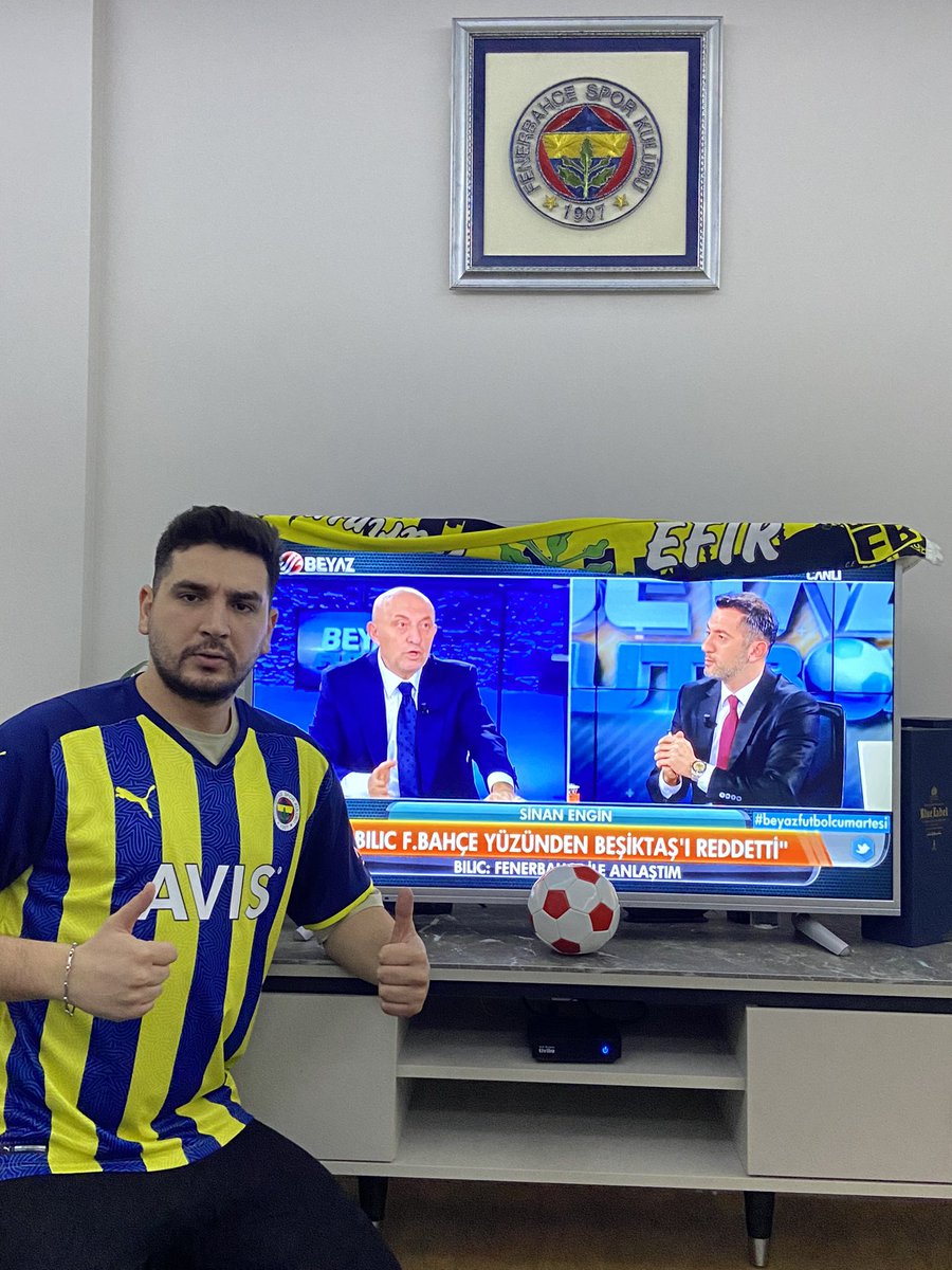 dogukannefir's tweet photo. Gönül Verdik Bu Renklere, Her Günümüz Fenerbahçe 💛💙@beyazfutbol #beyazfutbolcumartesi https://t.co/jivF5A1oP0