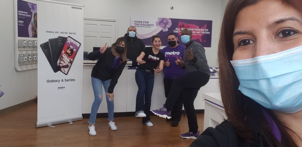 LizMorelos3's tweet photo. @WinstonAwadzi rocking his new field shoes! @lizolveraaa20 @thayesnet @SteveGerevas @Taniabella32 @JuhazyMartin https://t.co/54KSfoTWD3