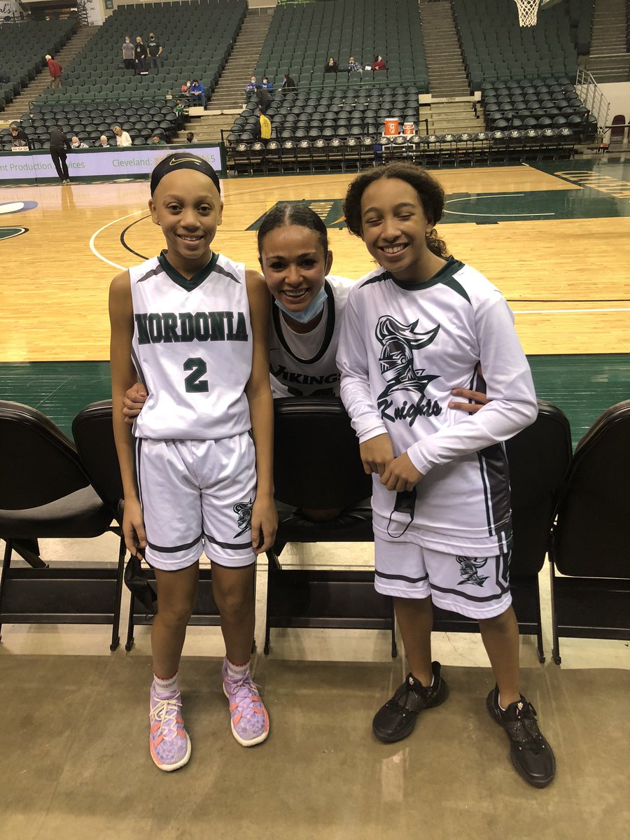 Staci Jones tweet media