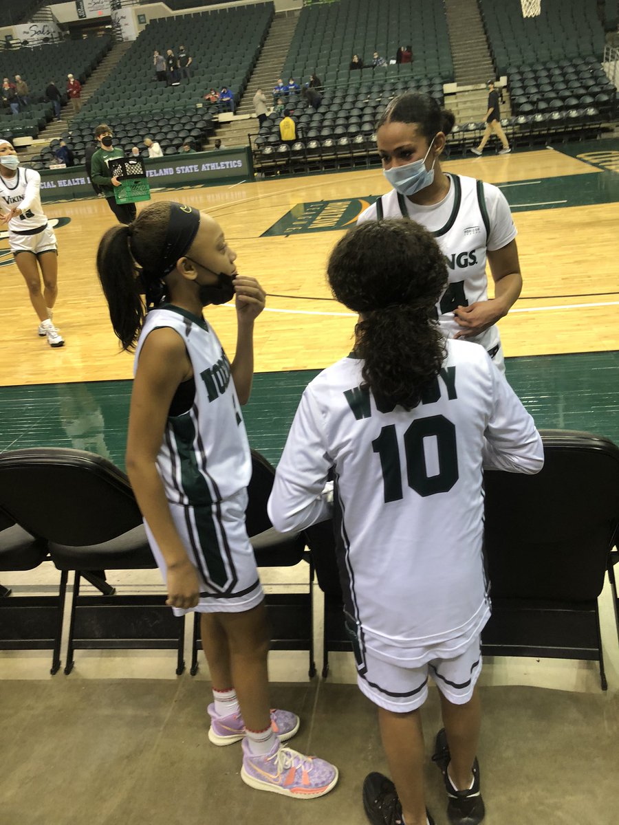 Staci Jones tweet media