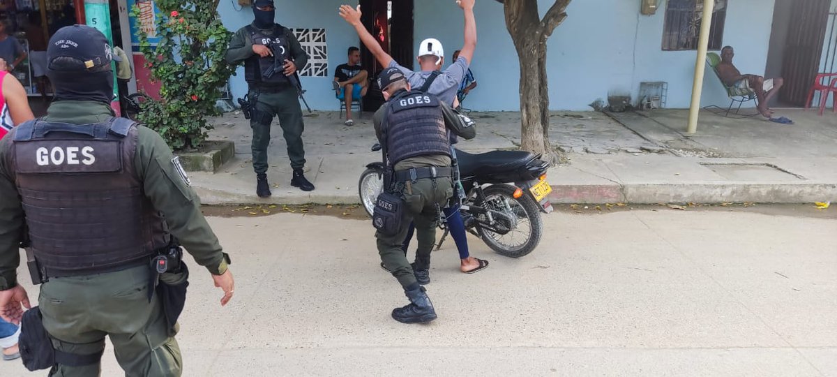 PoliciAtlantico's tweet image. Adelantamos planes de registro y control con nuestro #GOES en los puntos críticos del municipio de #Luraco. Trabajamos incansablemente para garantizar su seguridad.

#TodosContraElHurto
#EsUnHonorSerPolicía