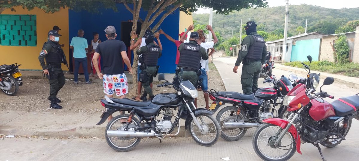 PoliciAtlantico's tweet image. Adelantamos planes de registro y control con nuestro #GOES en los puntos críticos del municipio de #Luraco. Trabajamos incansablemente para garantizar su seguridad.

#TodosContraElHurto
#EsUnHonorSerPolicía