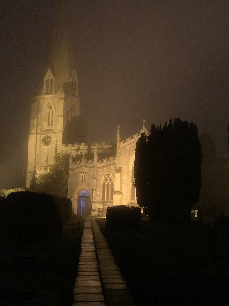 LanghamStPP's tweet photo. @LanghamStPP a beacon in the misty light of dusk #advent #christmas https://t.co/jCJTge2M4p