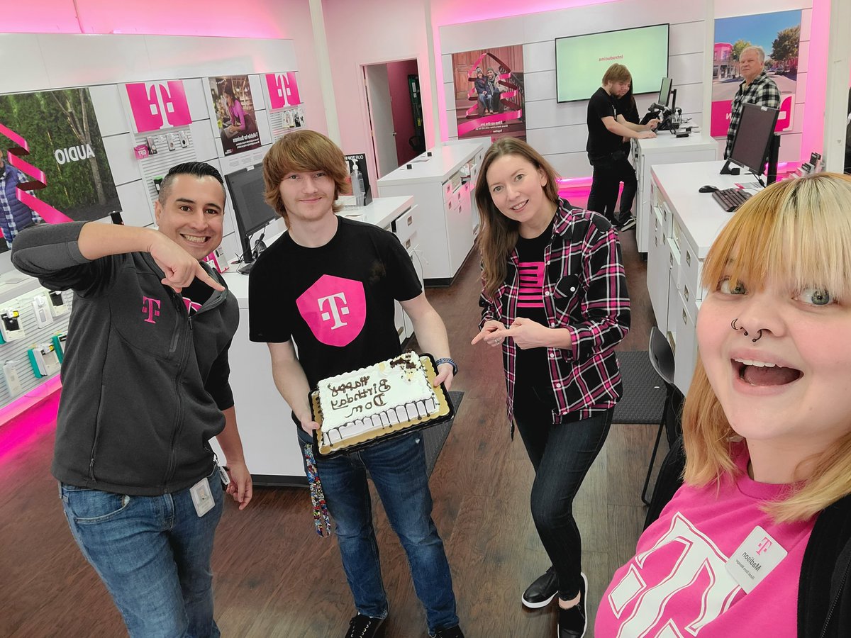 TheAldanski's tweet photo. Today is a SPECIAL DAY because it is @domjrcoleman Birthday 🎂 🥳! Happy B-Day boss! Today we celebrate YOU out of Cleburne, TX - This team is the #1 door out of @kci_wireless MTD in Dec! Amazing team being led by @maditompkins 
#NorthTXstars 🤠⭐
@JohnStevens_ @cynmartinez0 https://t.co/vt2mXCHV9j