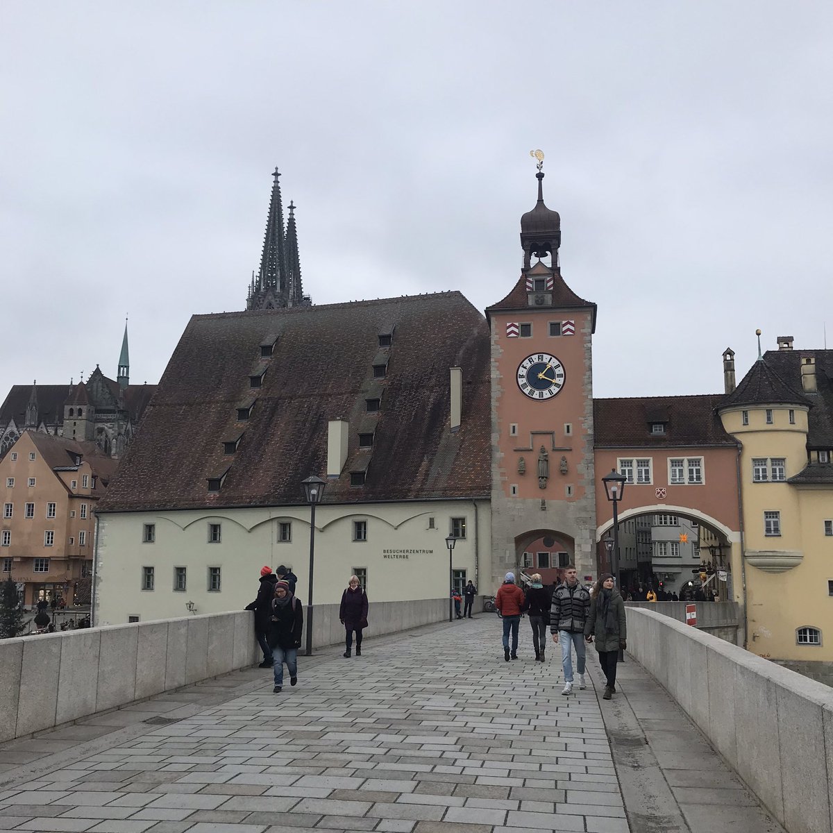 TeeCarola's tweet photo. @Blaue_Ampel Spending the weekend in the town where I was born #PhotoChallenge2021December #photochallenge #birth #blaueampel #bluechristmas https://t.co/QzwomONEGm