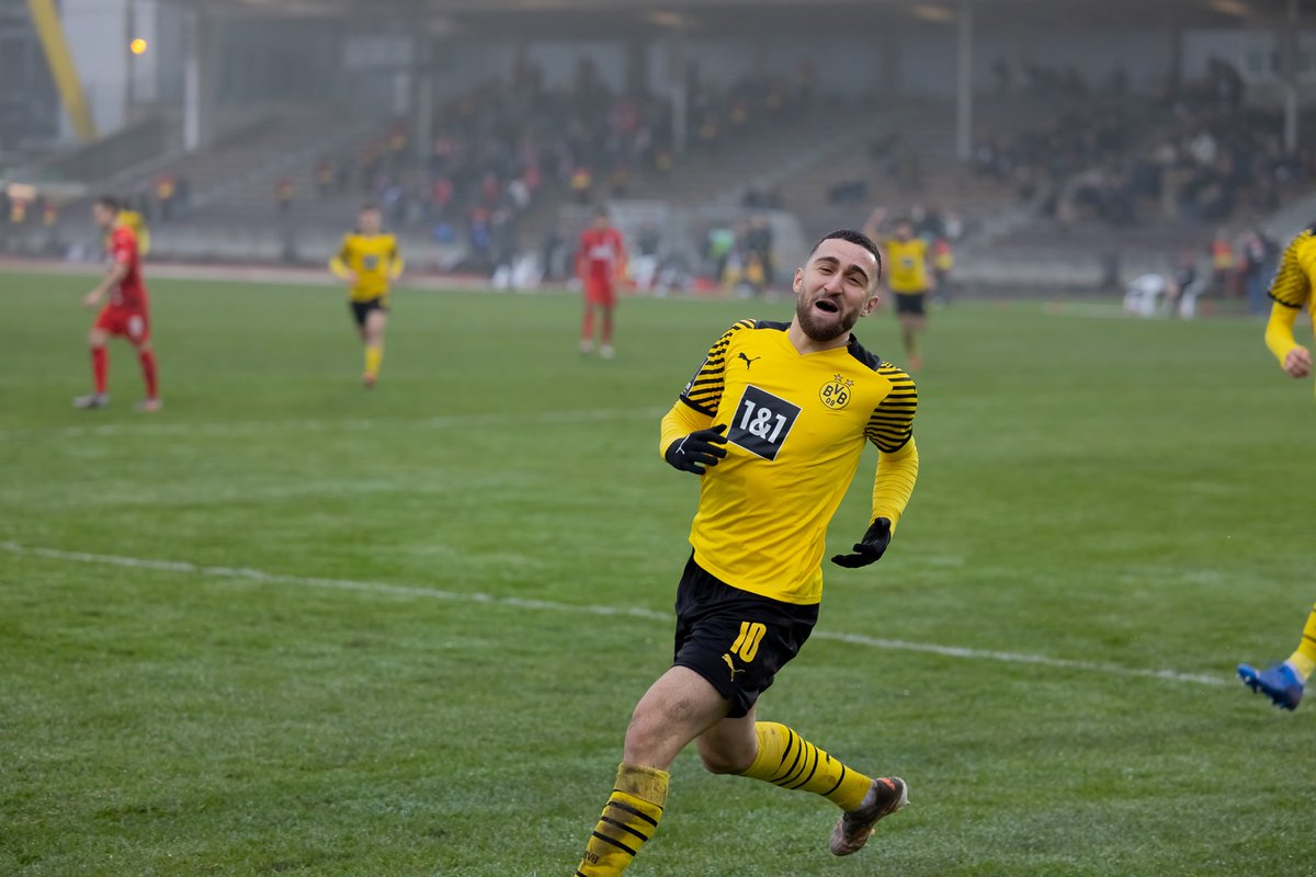TinneffBlog's tweet photo. 📸 Ein paar Impressionen vom heutigen 3:1 der #BVBu23 gegen den @FSVZwickau . Weiter Bilder gibt es bei @schwatzgelbde oder hier: https://t.co/8XnLXczQs1 #BVB #BVB2 #BVBII #BVBIIFSV https://t.co/YdEOeiUZqq