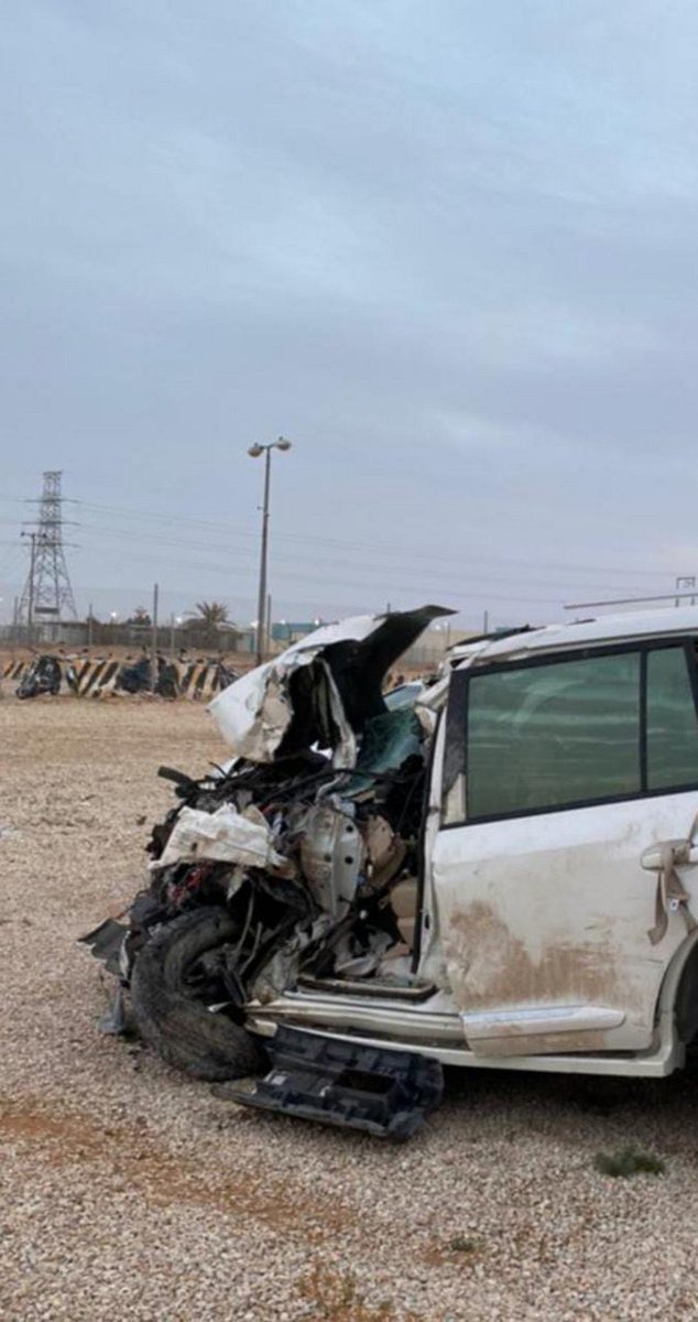 sabqorg's tweet photo. "يوسف العنزي" الطرف الثاني في حادث السنابي "الشمري" يحتاج لإخلاء طبي عاجل له ولزوجته وابنته.

https://t.co/Cfrwjq88T9 https://t.co/5aVSJB224d