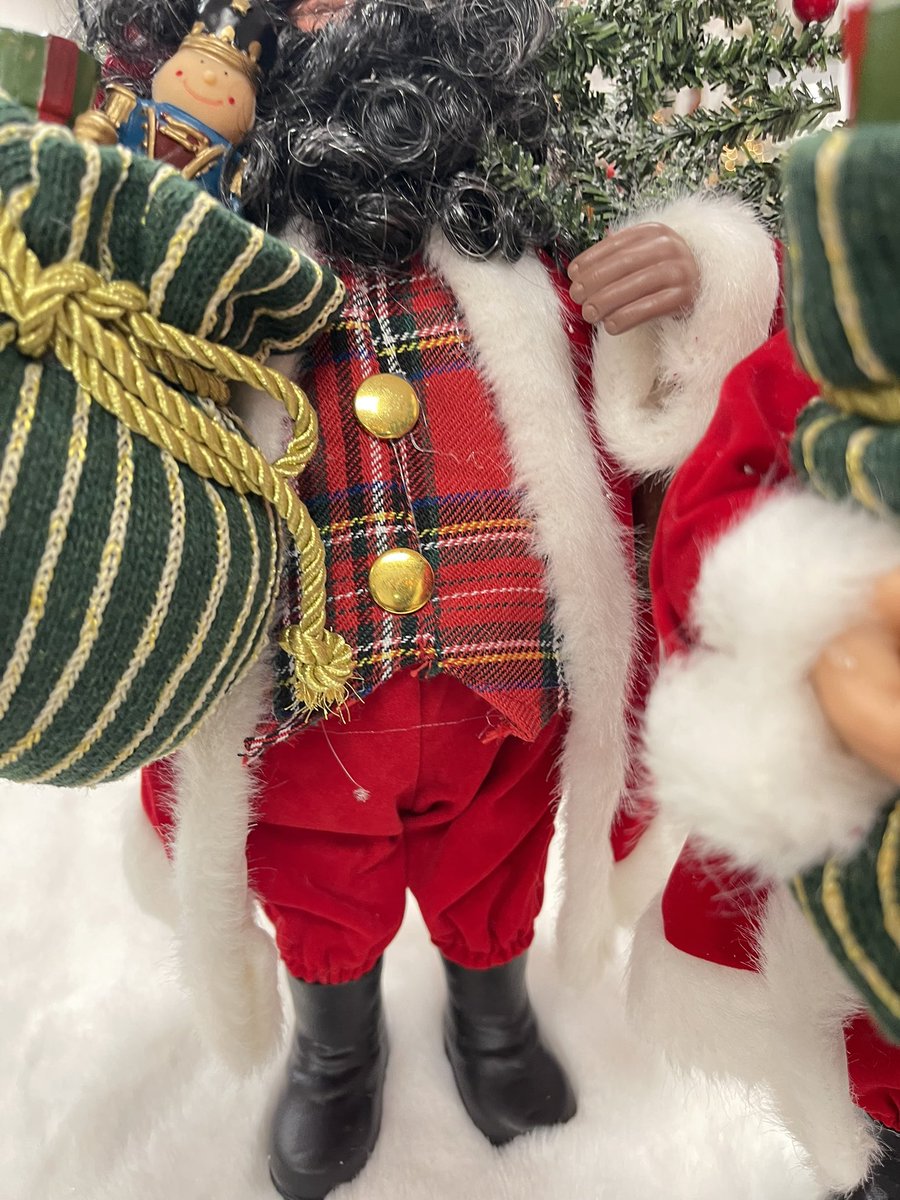 HolidayTouch's tweet photo. 🎅Tartan Plaid Santa Figurine 
This 15" red velvet suited Santa is trimmed in white faux fur. His vest is a red plaid accented with gold buttons. This Santa has a sack full of toys and a Christmas tree. #santas #Christmas2021 #ShopThatHolidayTouch #WhereItsAlwaysChristmas https://t.co/nMm15Z48PV