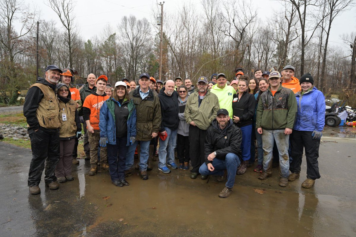 Mike_Pence's tweet photo. .@KarenPence &amp; I were honored to join the @SamaritansPurse volunteers with @EdwardG1911 in Mayfield, Kentucky today after the devastating tornadoes. 

Keep all those affected in your prayers and to Help In Jesus' Name visit: https://t.co/vF93DS3Zum https://t.co/Wa9mjTbq5p