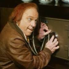 Ik ben teleurgesteld in de wetenschap. Deze man trok een andere jas aan en ik herkende hem meteen. Ik was toen 4….#persconferentie #Omicron