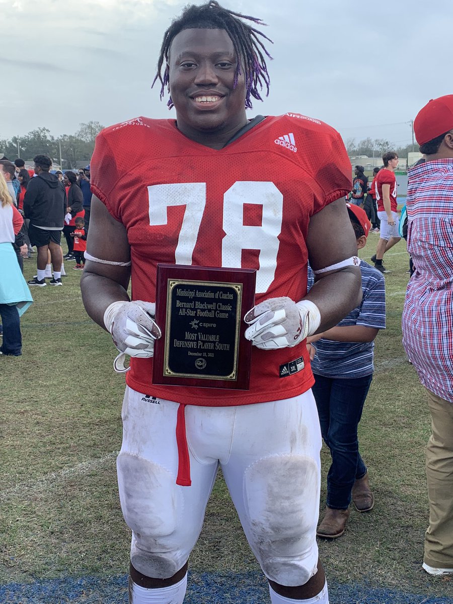 Congrats to <a href="/KalvinDinkins/">D I N K🎸</a> on getting the Defensive MVP of the Bernard Blackwell All Star Game!!! They could not block him!!! #hornetpride