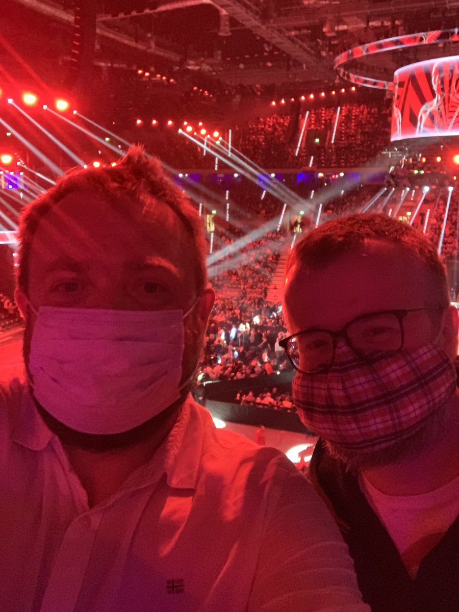 p_hudini's tweet photo. No cóż…. #Rodriigo odczyta to jako pochwałe „czerwonych” 😜 z @JarasJarasy na gali #KSW w @gliwice_arena @Miasto_Gliwice 💪💪💪 https://t.co/tdxgRoH0ax