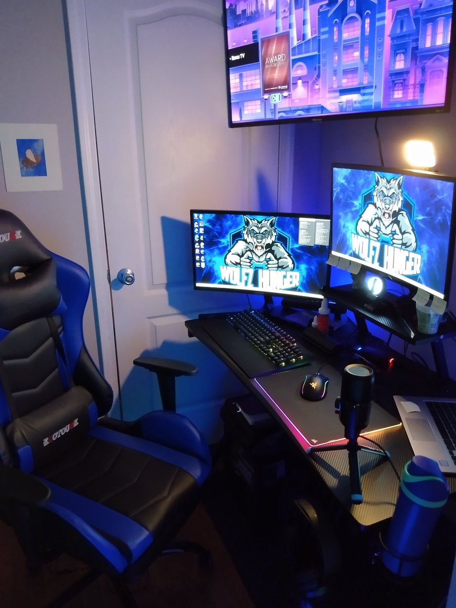 Welcome to the wolfz den 🐺...I took this pic off my IG figured I'd tweet it. #gaming #GamingSetup #pcsetup #streamer