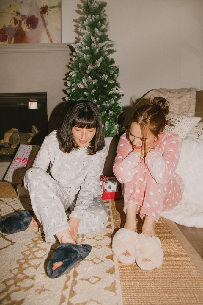 ShopBellissima's tweet photo. We love holiday sleepovers in these incredibly soft and warm pj sets🥰⁠
⁠
Is your favourite the grey set with dalmations🐶 or the pink hearts💗?⁠
⁠
Pyjama Set (Grey) / Funsport / 213533⁠
Pyjama Set (Pink) / Funsport / 213532⁠
Slippers / Joules / 215981⁠ https://t.co/RAGLjfr4oc