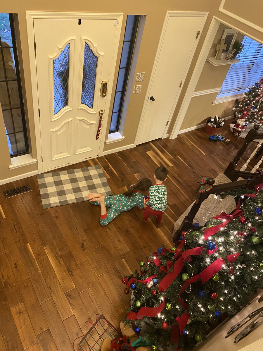 WeeWopsle's tweet photo. Christmas time floor playing. So epic. https://t.co/NfzP0pgDft