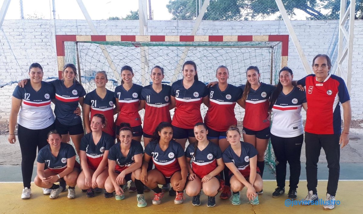 #Balonmano #LHD 
#FinalAnual 
REGATAS CAMPEÓN 
Le ganó a U en cancha de ETIEC consagrandose Campeón Anual 

<a href="/UNCuyoHandball/">UNCuyo Handball</a> 18
<a href="/cmr_handball/">Regatas Handball</a> 24 

📸 <a href="/JavierSallustro/">Javier  Sallustro</a>