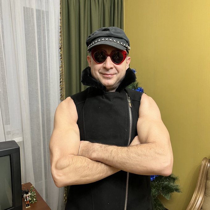 чтобы вы понимали с кем вы вообще имеете дело. это мой отец https://t.co/kezo6r0OJL