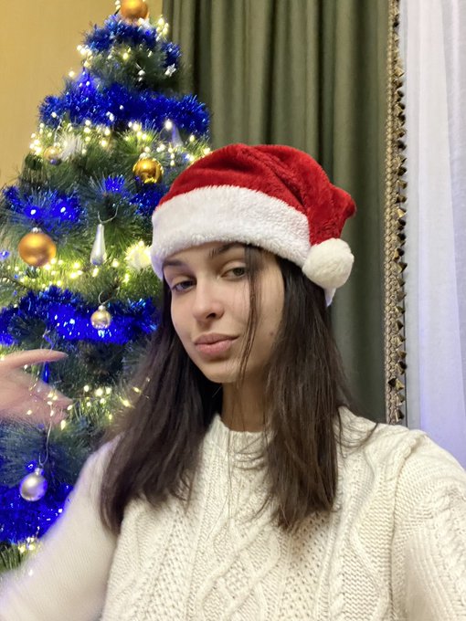 сегодня грущу от того что елка не так хороша, как в прошлом году https://t.co/vT3ye9Qhfl