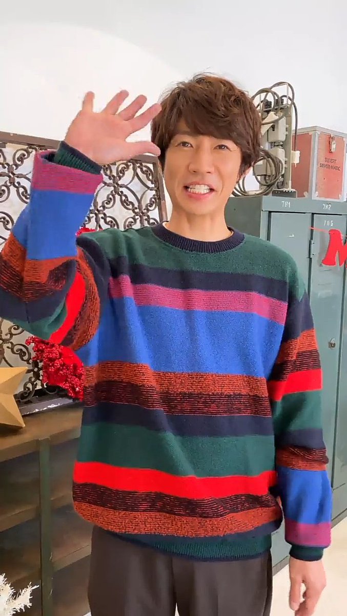 coolncute26's tweet photo. The question is “Did they know they wore the same sweater before the clips were posted?” 😂 
#Junba 
💚💜 https://t.co/H5W8vQWCpX
