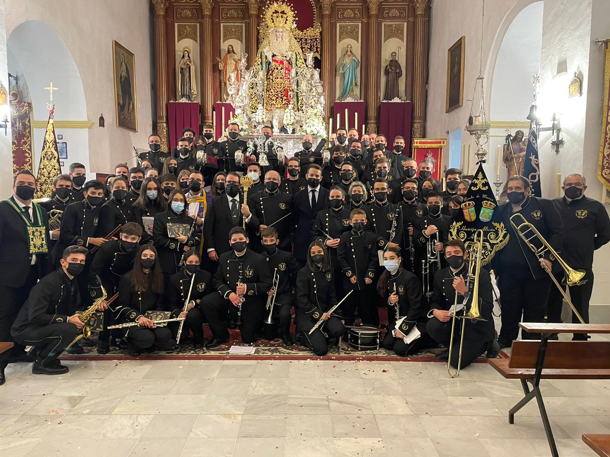 BMHuecijaAlicun's tweet photo. Contando los días para volver al Jueves Santo veleño! Con esta imagen despedimos el día de hoy! Gracias a tod@s los que de alguna manera u otra nos habéis apoyado durante todo este tiempo! 🥁🎺🎷 https://t.co/3EYAWfIpZn