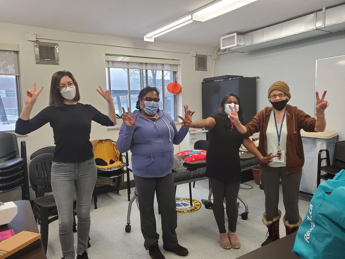 thecornersjt's tweet photo. Today was the last day of the year for our batch of residents in #clothingtransformation program. Thanks to resident volunteer Barbara who is an excellent teacher and an amazing human being #communitylove #myhood #stjamestown #shareandreuse #thecorner240 https://t.co/RwP6w6He73
