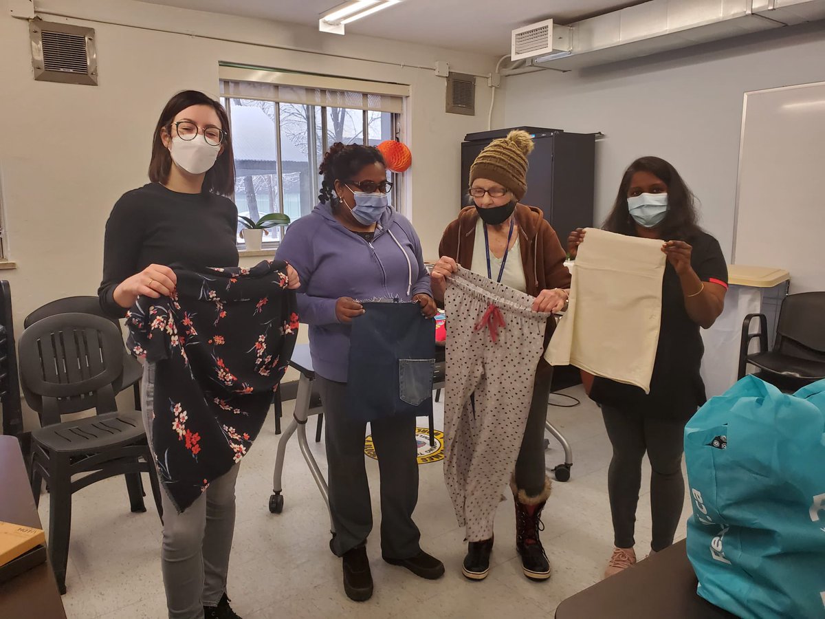 thecornersjt's tweet photo. Today was the last day of the year for our batch of residents in #clothingtransformation program. Thanks to resident volunteer Barbara who is an excellent teacher and an amazing human being #communitylove #myhood #stjamestown #shareandreuse #thecorner240 https://t.co/RwP6w6He73