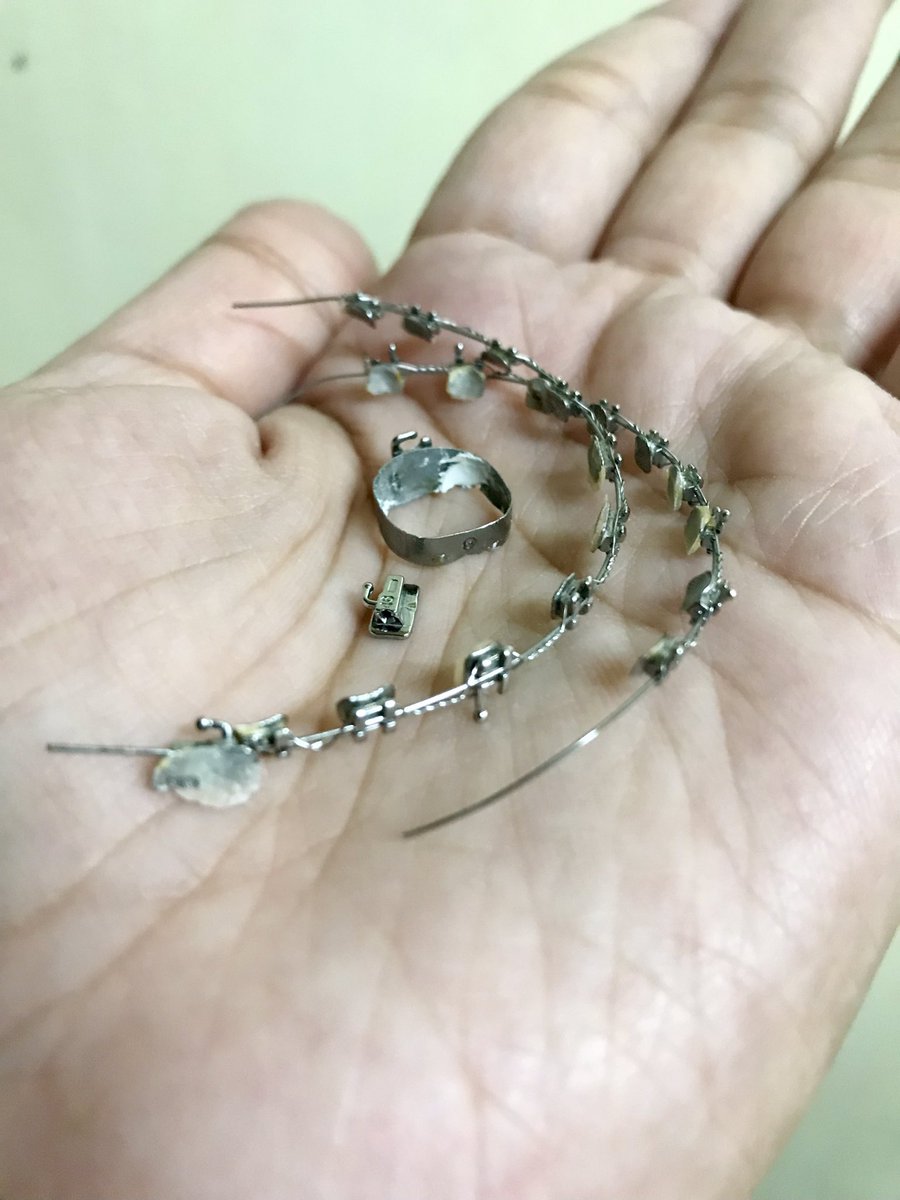 jeshurun17's tweet photo. December 2012 to December 18, 2021

Salamat sa halos siyam na taon!😊

grateful to You Abba for my dentist and for the provisions!😊
#mcpb #GraduateNa https://t.co/ujxVqiObYt