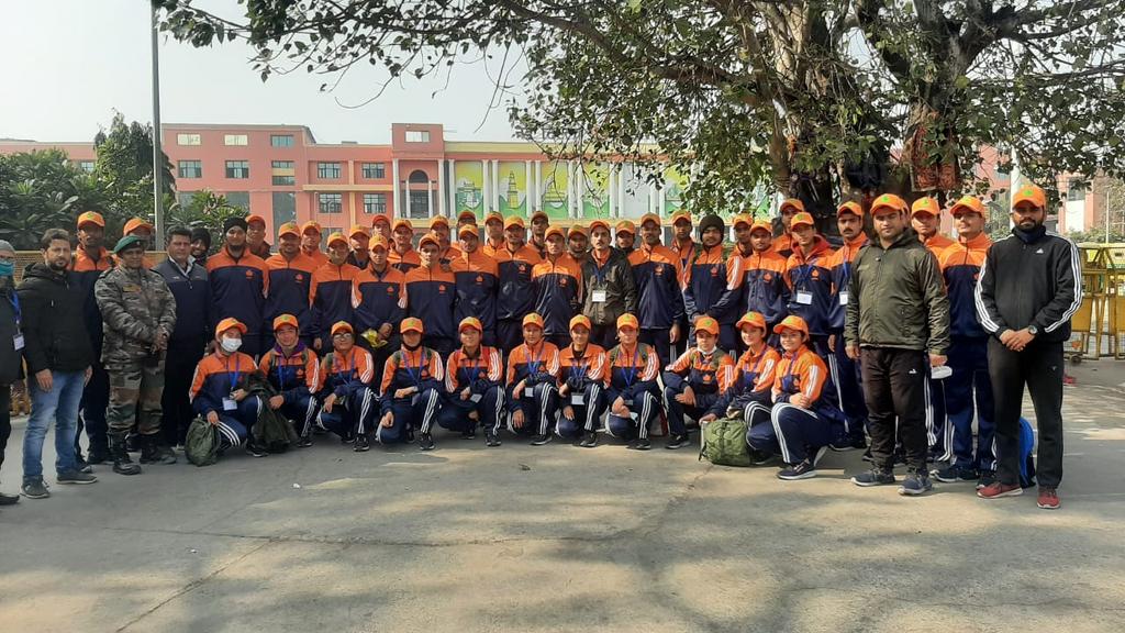 #NCCRepublicdaycontingent Jammu Kashmir and Ladakh NCC Contingent left for Delhi in high spirits on 17 December to participate in events prior and on 26 Jan 22. The contingent prepared hard at Nagrota Camp. @HQ_DG_NCC @RanjanMahajan6 @prodefencejammu @PRODefSrinagar @proudhampur https://t.co/viVlc6fGLb