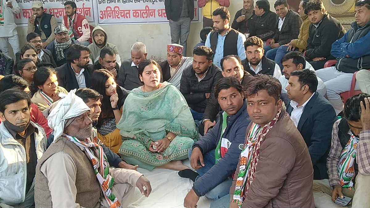 SoniState's tweet photo. आज पांचवे दिन भी लोनी द्वितीय सब रजिस्ट्रार कार्यालय लोनी में जल्द से जल्द चालू कराने के आदेश को प्रेरित करने के लिए वकील भाइयों के धरने पर रहना हुआ। https://t.co/KVVy5U50gQ