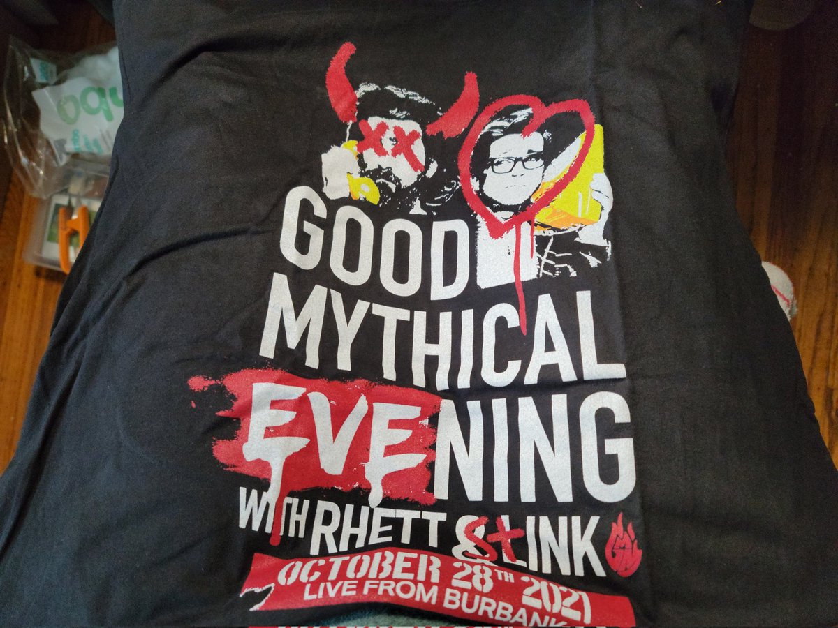 ShineHatfield's tweet photo. @mythical Got my shirt! It was a great surprise because I forgot that I even GOT with my ticket haha That night was amazing! https://t.co/AD9KHvgZzu