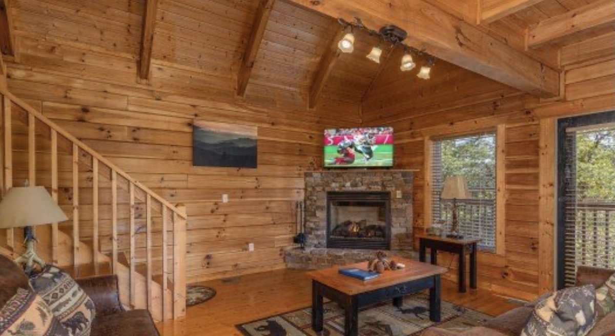 redcedarlodge's tweet photo. Come stay at Red Cedar Lodge!  #winter #vacation #gatlinburg #holidays #cabinrental https://t.co/anFHyWvxZd