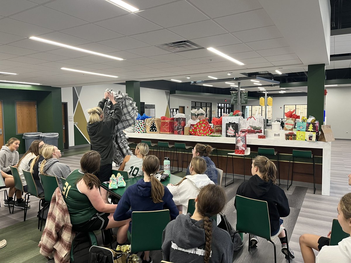 ccgirlsbball's tweet photo. Jerzie Schindler wins first pick with 17/20 free throws made this morning for our gift exchange. We had some great gifts this year! https://t.co/Yw9rL9UBOy