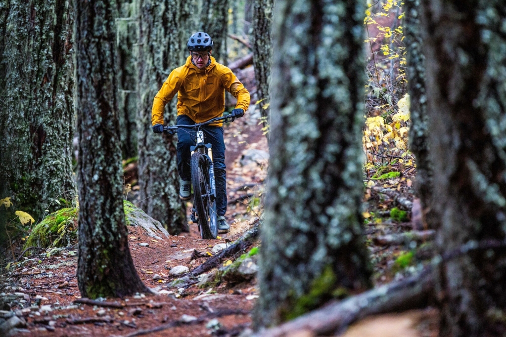 specialized_it's tweet photo. 😃Specialized Stumpjumper EVO Alloy - The Golden Retriever of Bicycles💪

"The best thing I have to say about the Stumpjumper EVO Alloy is that generally when I rode it, I forgot I was riding it, definitely forgot to think about reviewing it, and… https://t.co/oCW9bCiLTf https://t.co/JTgGj78UL8
