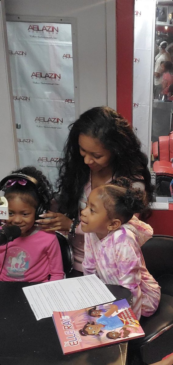elle_rays's tweet photo. We had a blast this past week with @iammayberry from @ablazinradio 🎙. Hope to visit again soon. Pics from the winners of the #TheElleRays book giveaway to come soon. #Radio #RadioShow #Interviews #EntertainmentNews #Christmas #book #Giveaway https://t.co/lpjSF9MDjW