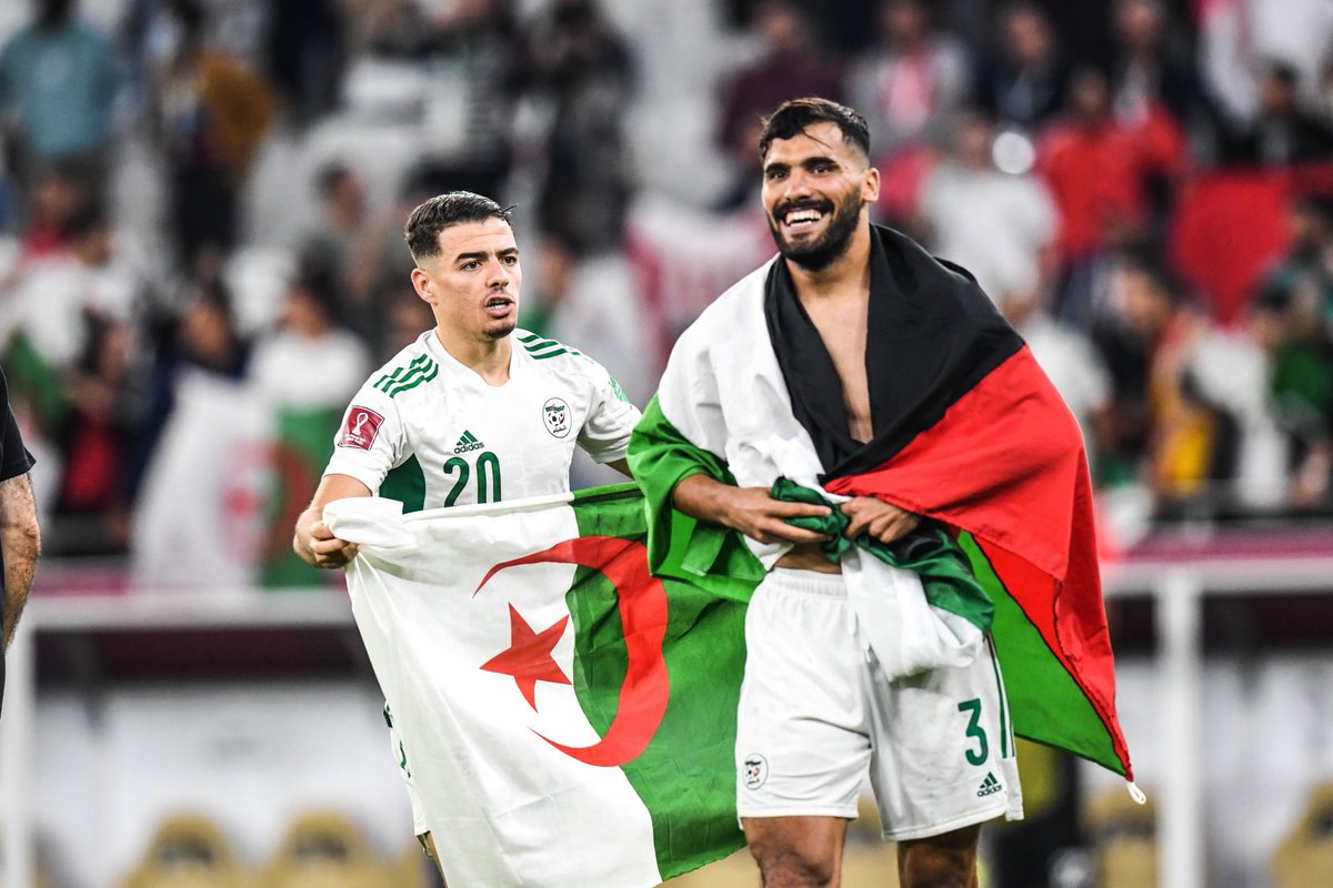 ActuFoot_'s tweet photo. L’ALGÉRIE REMPORTE LA #FIFArabCup 🏆🇩🇿🇩🇿🔥

ILS SONT EXCEPTIONNELS !!! https://t.co/JSJTeYpIeS