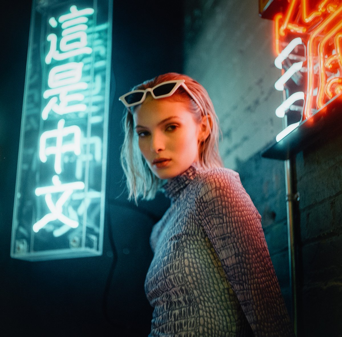 QEPproductions's tweet photo. @CHoibergPhoto Neon Demon Shot on cine still 800T https://t.co/P6xUuvBsvx