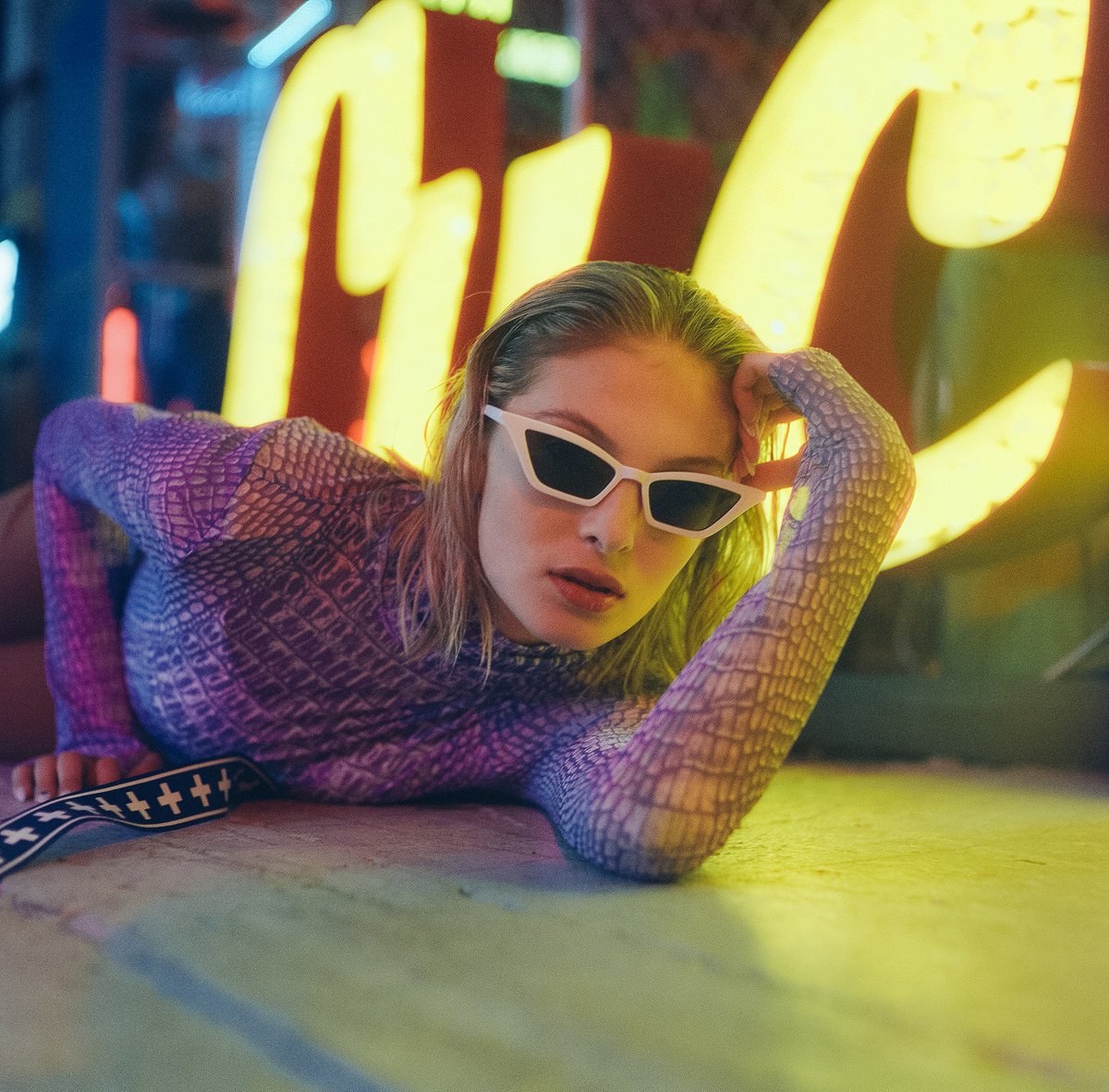 QEPproductions's tweet photo. @CHoibergPhoto Neon Demon Shot on cine still 800T https://t.co/P6xUuvBsvx