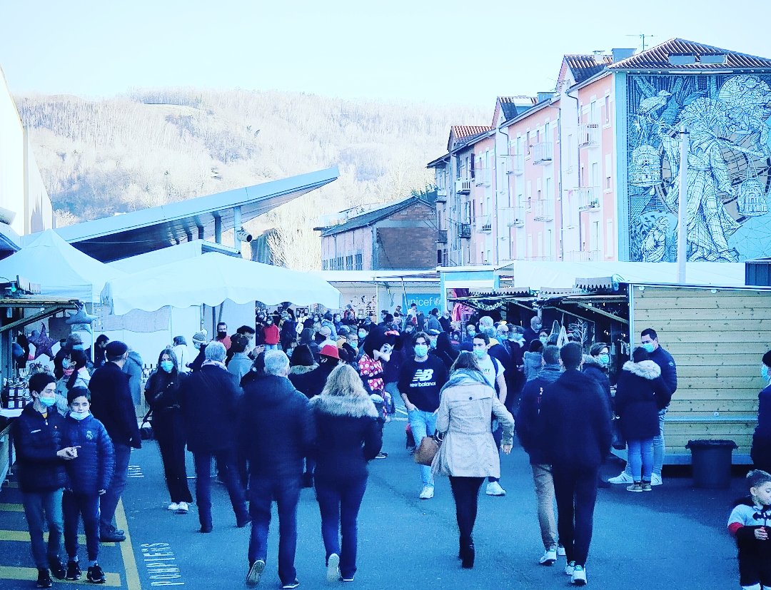 🎁🧑‍🎄🌲 Marché de Noël cet après-midi à #Decazeville !
#Aveyron