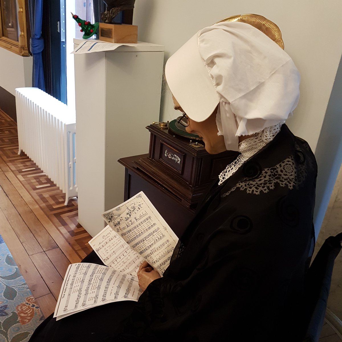 I am just practicing for tomorrow . We will have a house full for our Twilight Carols I am so excited I just love a good carol don't you? <a href="/WardownHouse/">Wardown House, Museum and Gallery</a>