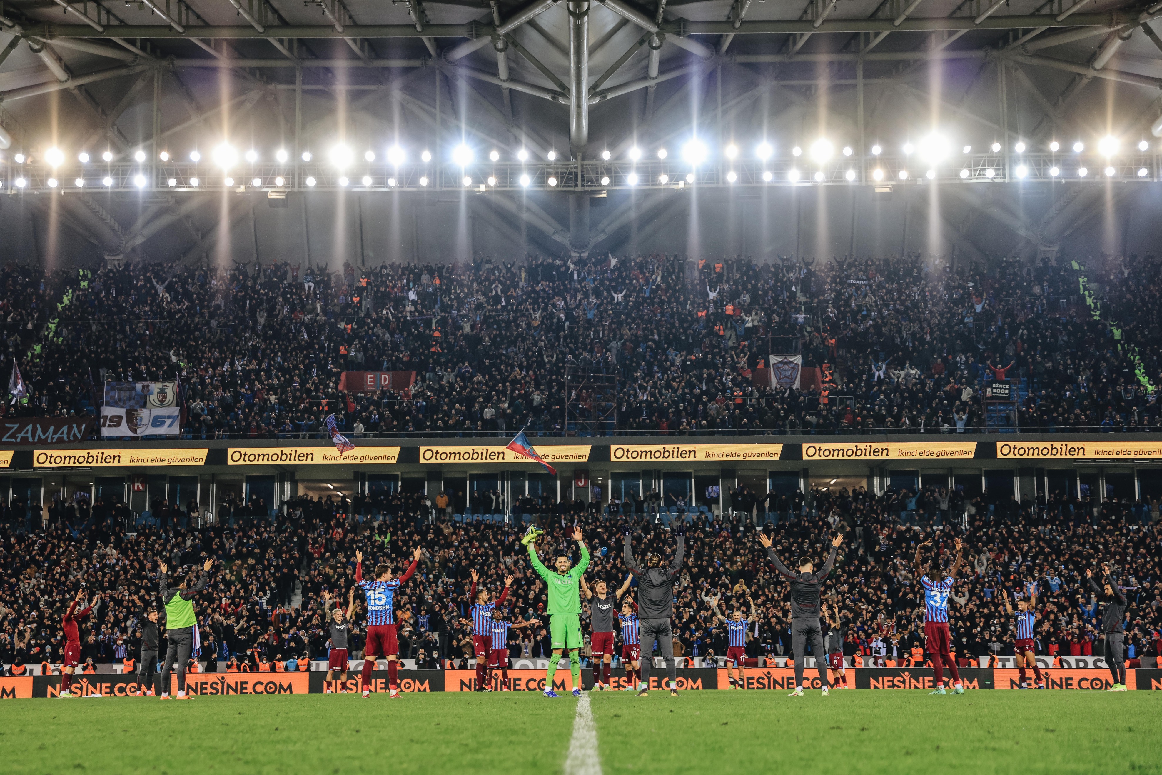 Trabzonspor Taraftarı Galibiyeti Kutluyor