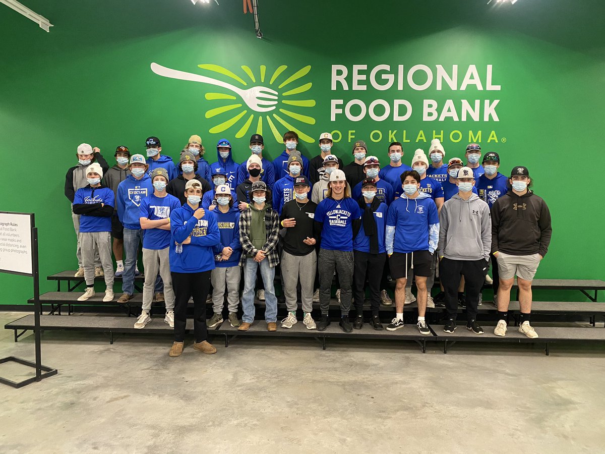 Jacketsball's tweet photo. Fed 1031 families. 26,205 meals. Nice work fellas. https://t.co/XiojPfuyI5