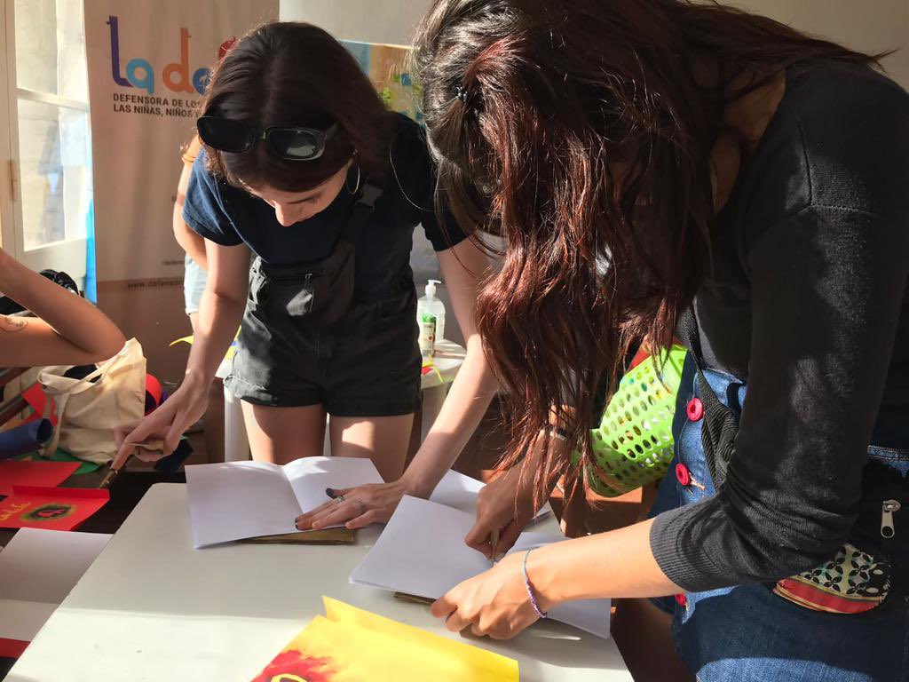 defensoria_nnya's tweet photo. 👉🏼 Espacio de arte.
Guadalupe y Luz Rodriguez brindaron un taller de encuadernación para todas y todos . 
📚  Estamos chochas/os con nuestros cuadernos. https://t.co/tevupw2DRW