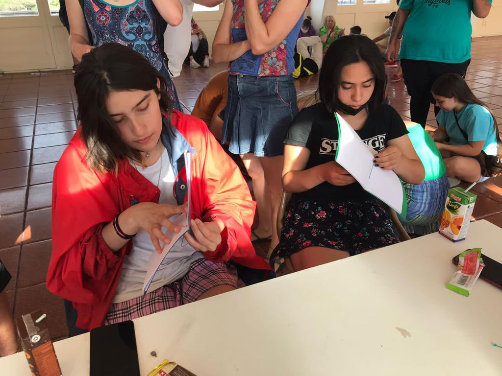 defensoria_nnya's tweet photo. 👉🏼 Espacio de arte.
Guadalupe y Luz Rodriguez brindaron un taller de encuadernación para todas y todos . 
📚  Estamos chochas/os con nuestros cuadernos. https://t.co/tevupw2DRW