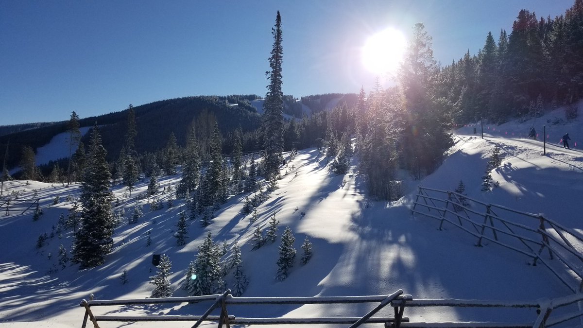 ErikHouseofhuge's tweet photo. Riding the big #mountain today. #Colorado #PlayingInMyBackyard #Vail https://t.co/brrLVU6L3y