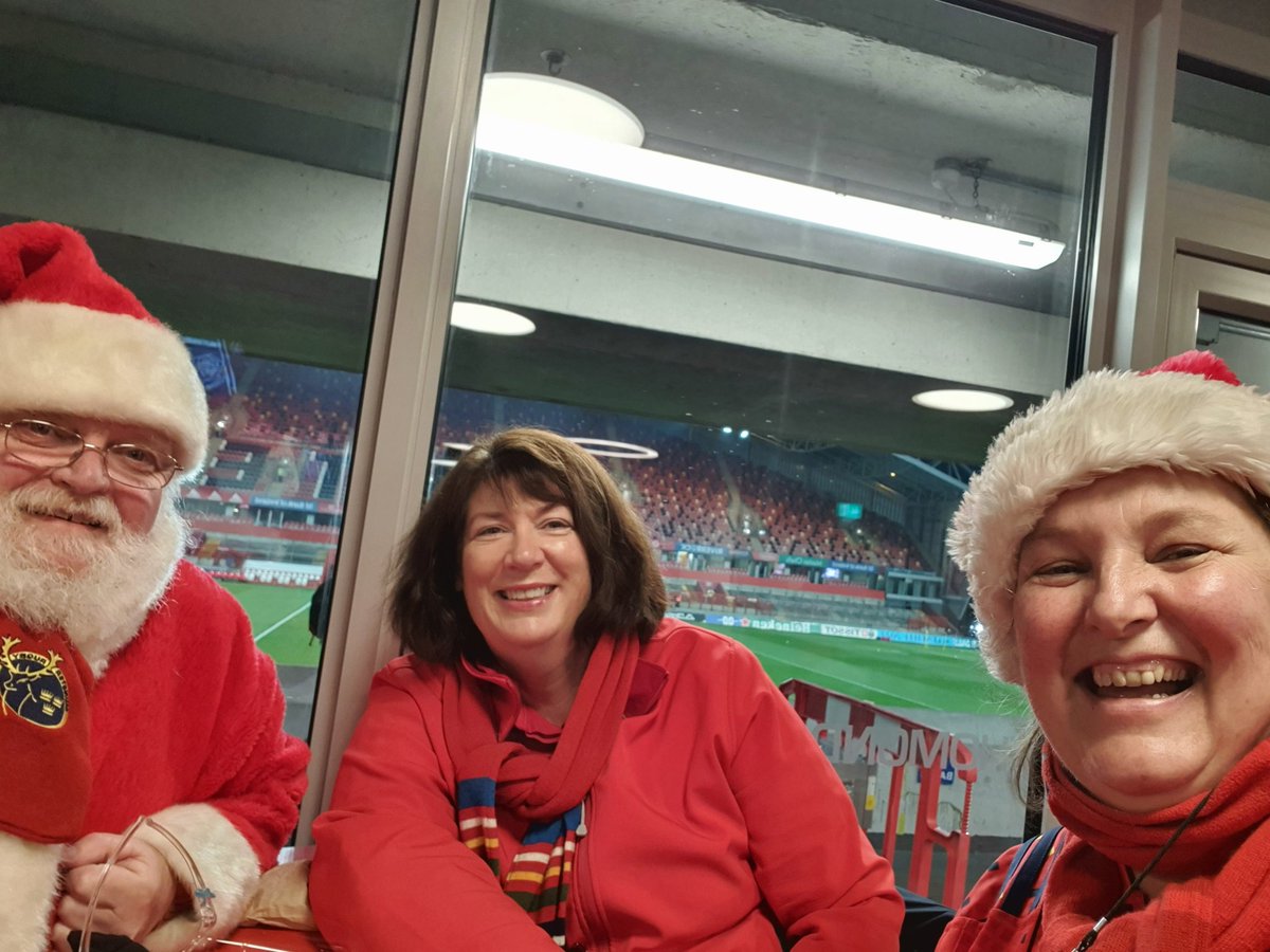 alneenan's tweet photo. @thomondstadium with Santy and Helena Joy in MRSC bar, getting warm before #munvcastres. I've asked Santy for a bonus point! @MRSC16 https://t.co/53S5ZlAq3H