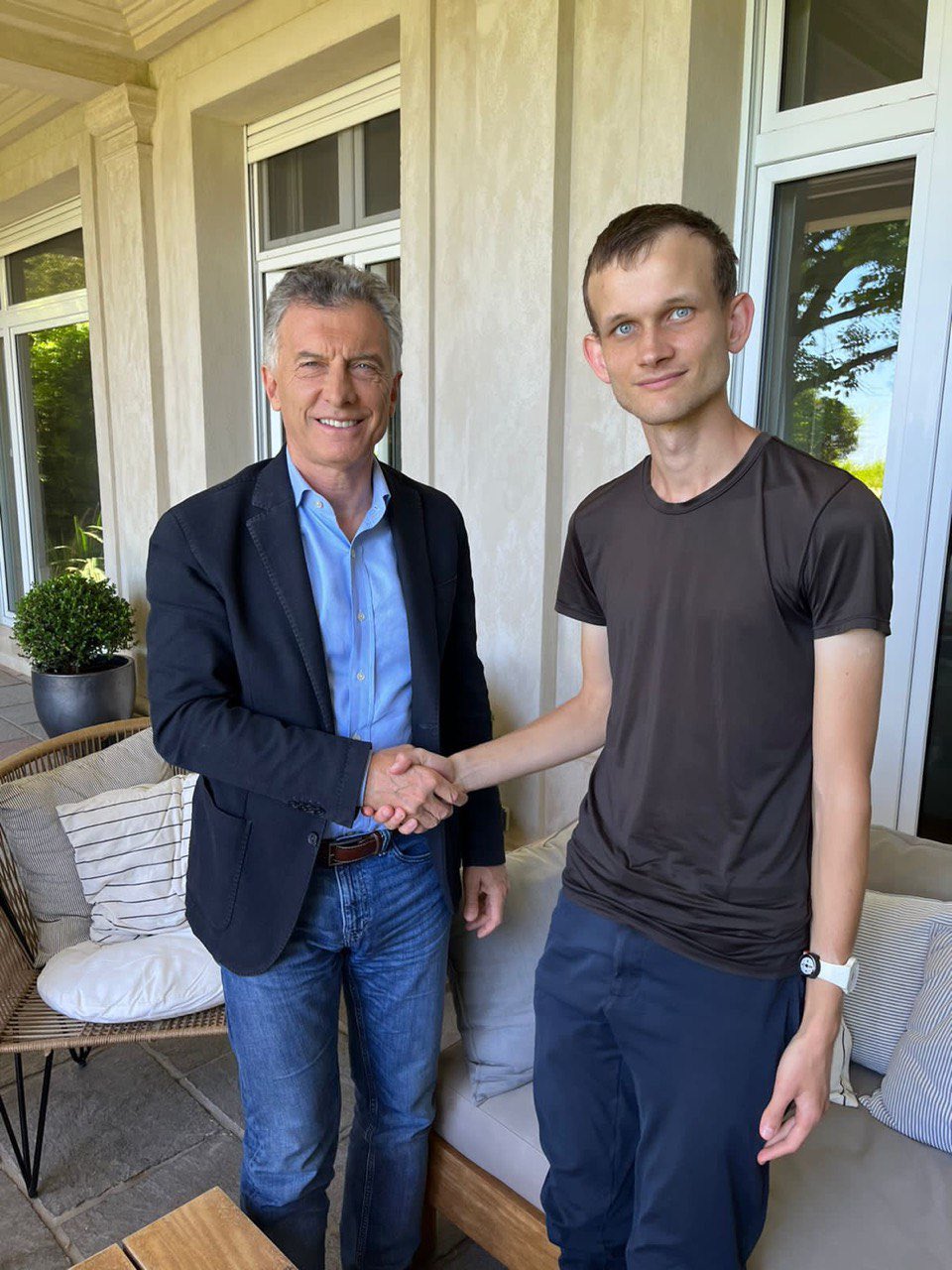 Mauricio Macri on Twitter: &quot;Encuentro fascinante con Vitalik Buterin, creador de Ethereum, una de las tecnologías descentralizadas más innovadoras de nuestro siglo. Su moneda Ether es una de las mejor valuadas del