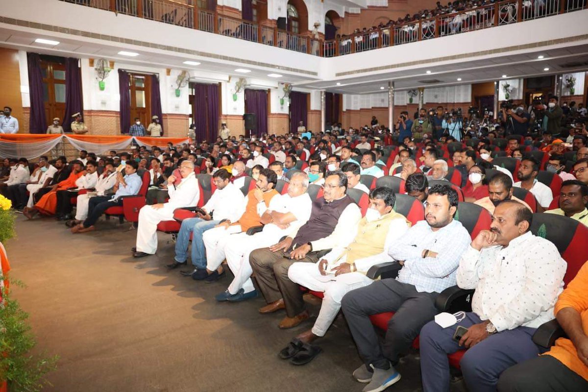 blsanthosh's tweet image. Addressed book release function of “Veer Savarkar-The man who could have prevented partition“ by @UdayMahurkar in the august presence of His Holiness Poojya Dr Nirmalanandanatha Swamiji, His Holiness Poojya Madara Channaiah Swamiji, CM @BSBommai, MLA Sri N Mahesh, Kum Srilaxmi.